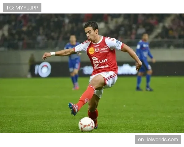 布雷斯特无效传控与兰斯防守反击的战术对比分析