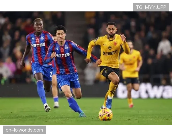 消息:比赛第70分钟,水晶宫凭借点球1-0领先狼队 消息:比赛第70分钟,水晶宫凭借点球1-0领先狼队