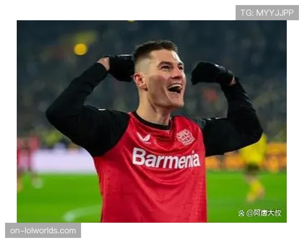 特写:勒沃库森小将德甲首秀后,与恩师在场边长时间交谈 特写:勒沃库森小将德甲首秀后,与恩师在场边长时间交谈